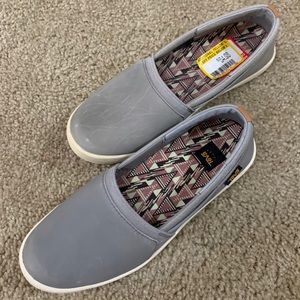NWT Size 6 Teva Willow Slip-on